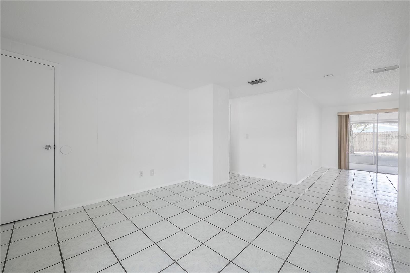 8402 WOODLAKE DR, TAMPA, FL, 33615