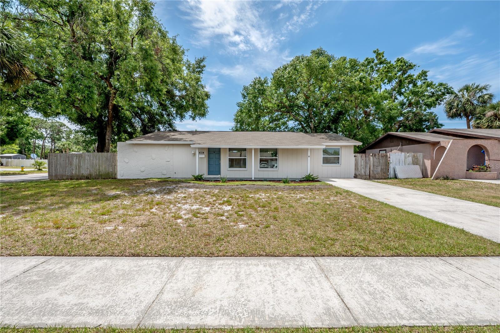 8402 WOODLAKE DR, TAMPA, FL, 33615