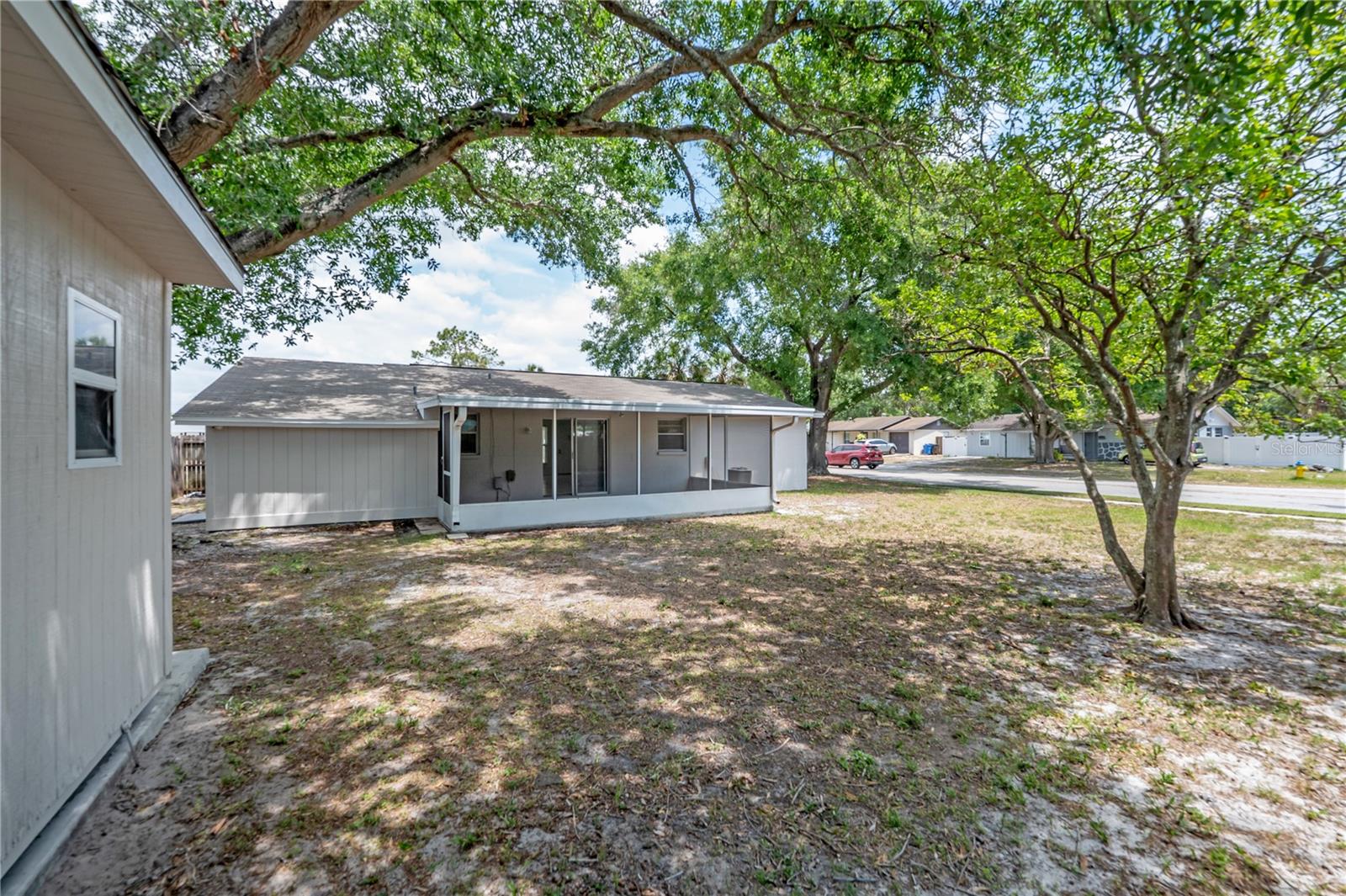 8402 WOODLAKE DR, TAMPA, FL, 33615