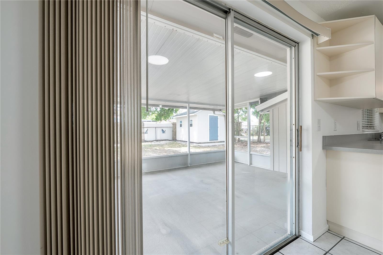 8402 WOODLAKE DR, TAMPA, FL, 33615