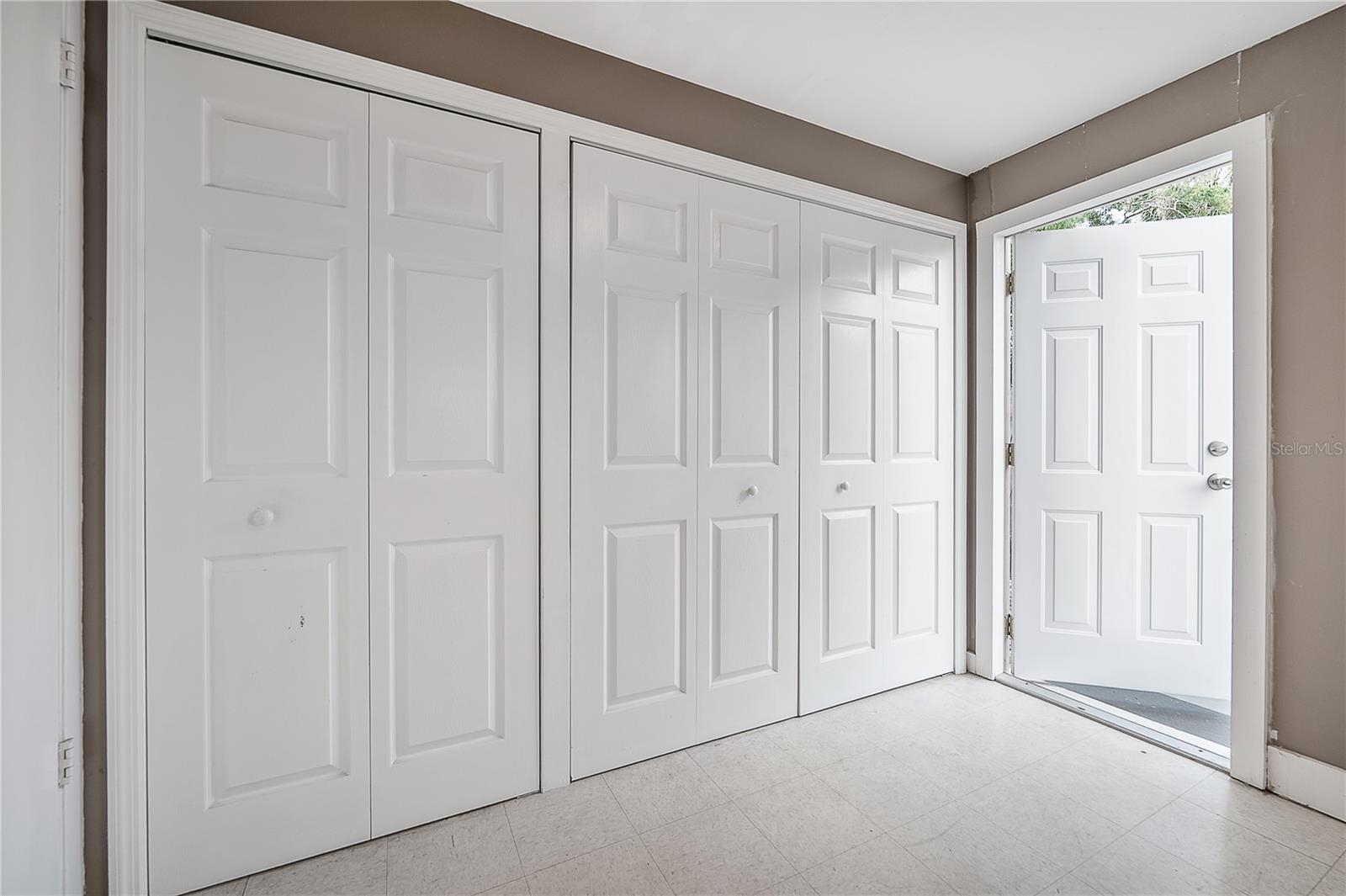 8402 WOODLAKE DR, TAMPA, FL, 33615