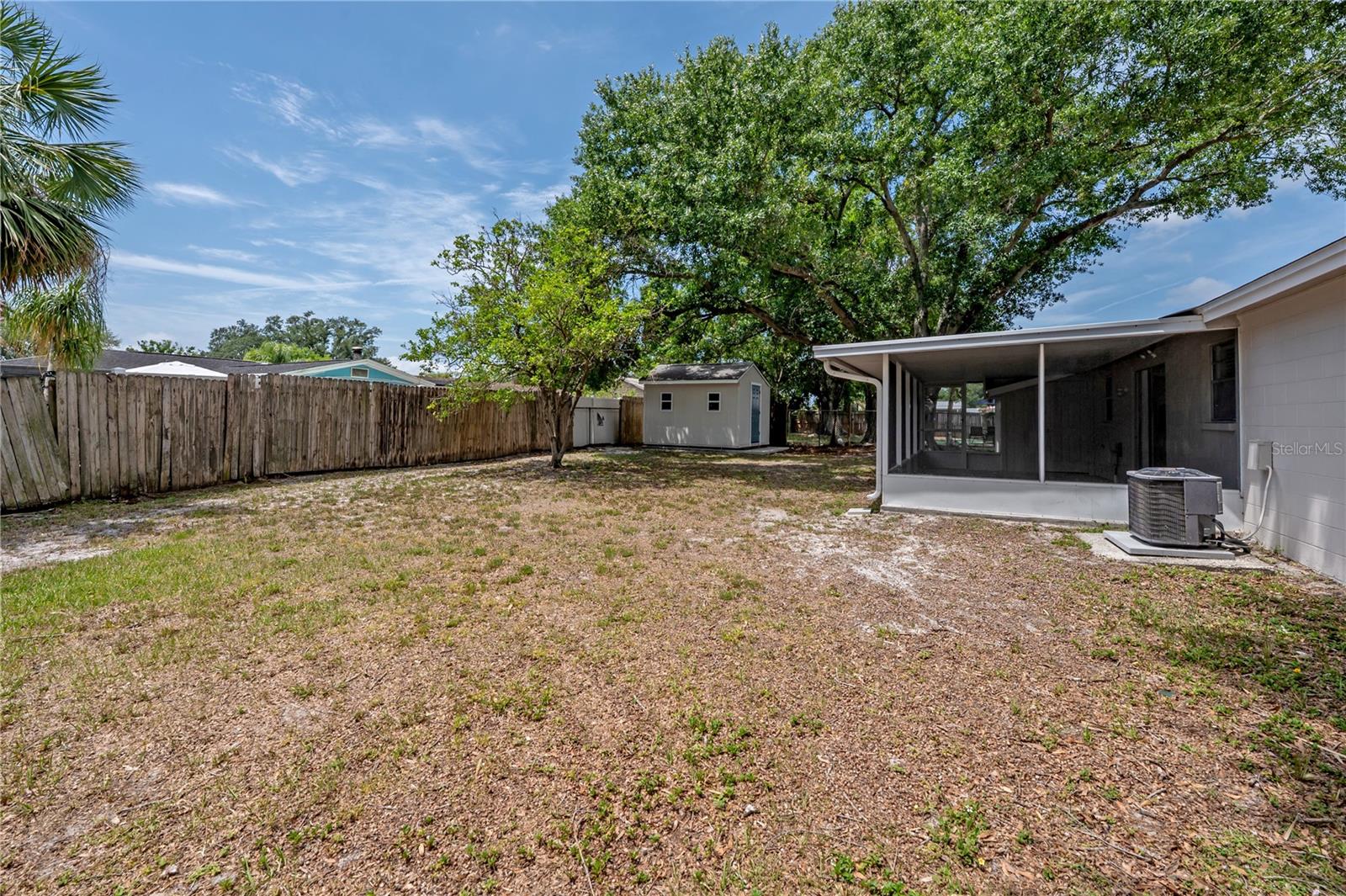 8402 WOODLAKE DR, TAMPA, FL, 33615