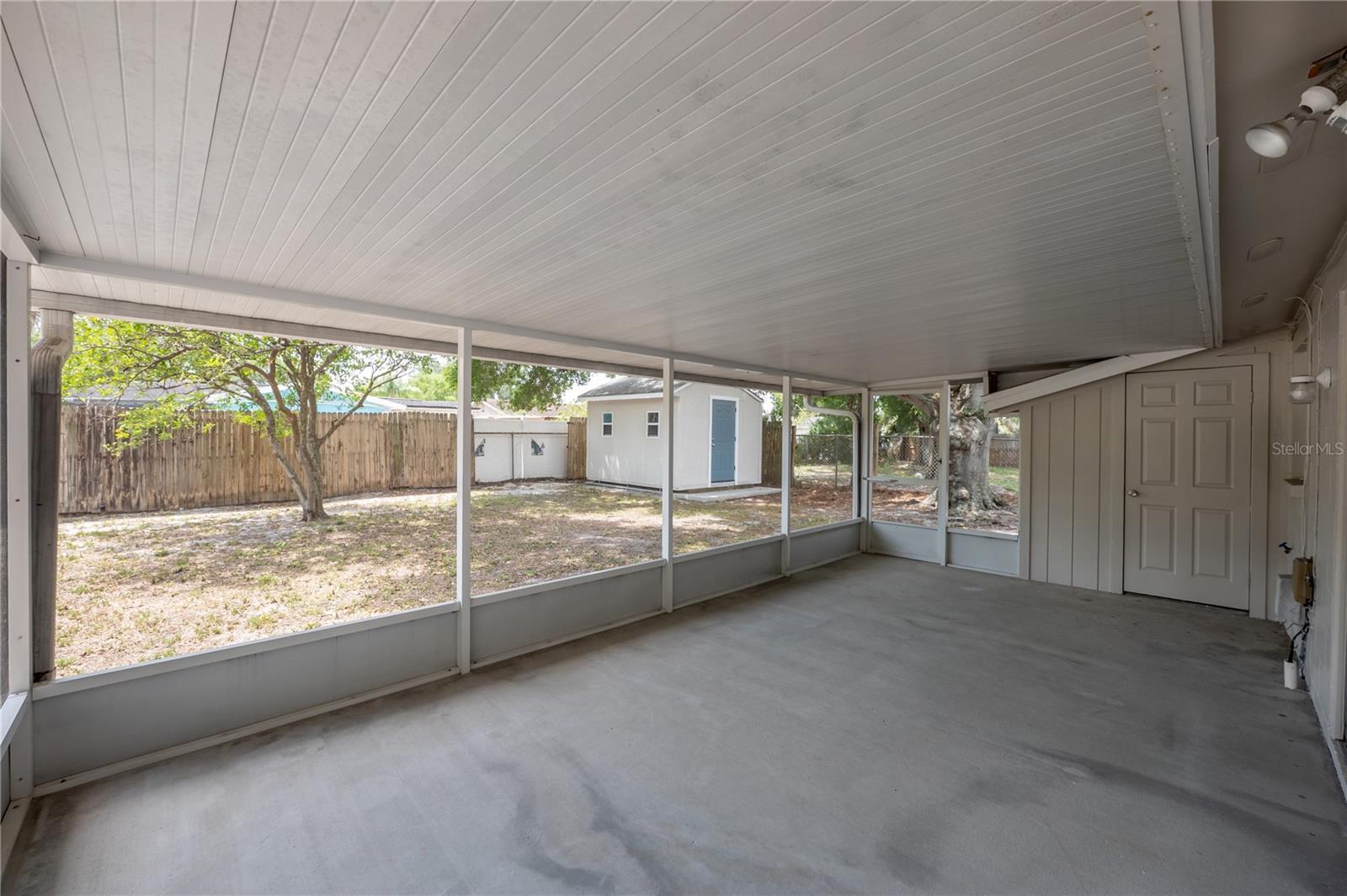 8402 WOODLAKE DR, TAMPA, FL, 33615