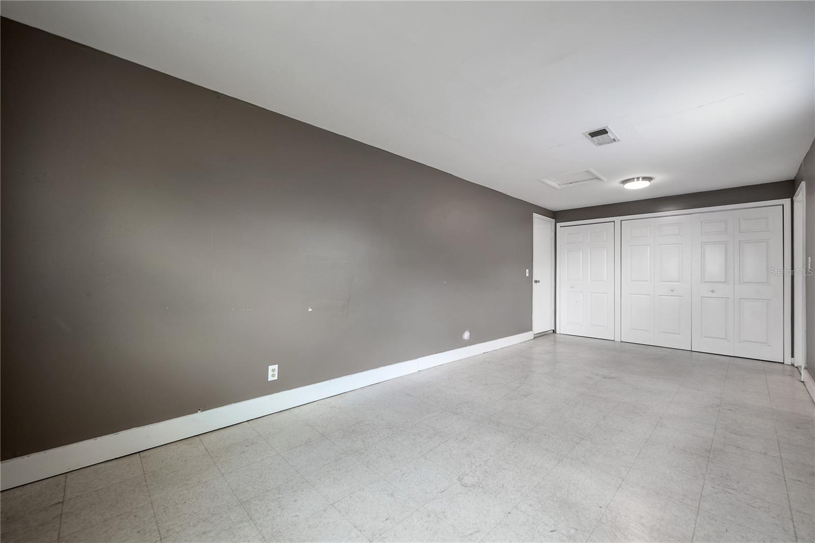 8402 WOODLAKE DR, TAMPA, FL, 33615