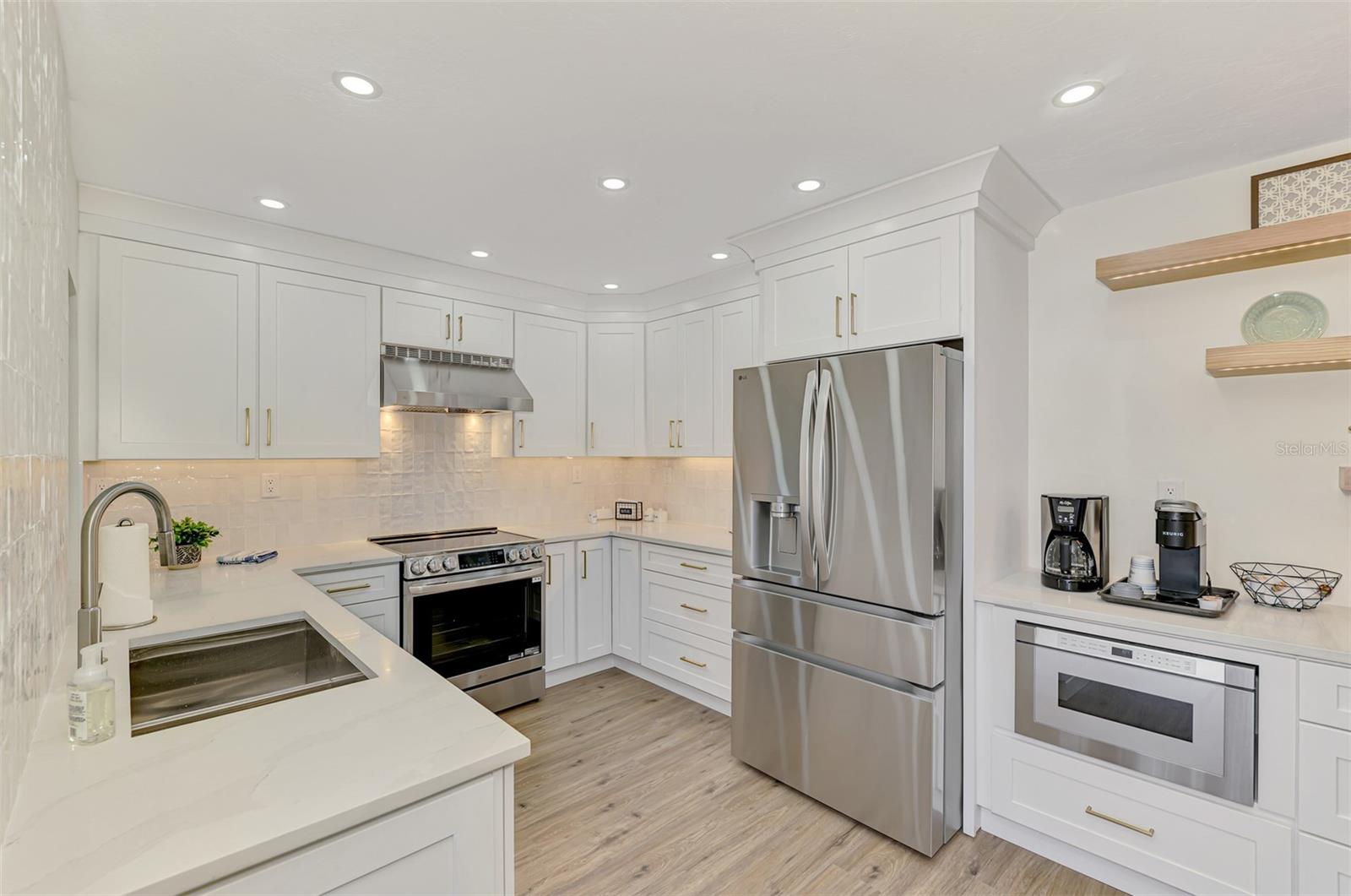 225 HOURGLASS WAY #101, SARASOTA, FL, 34242