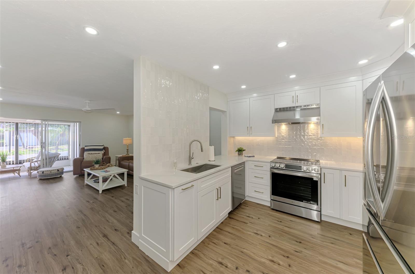 225 HOURGLASS WAY #101, SARASOTA, FL, 34242