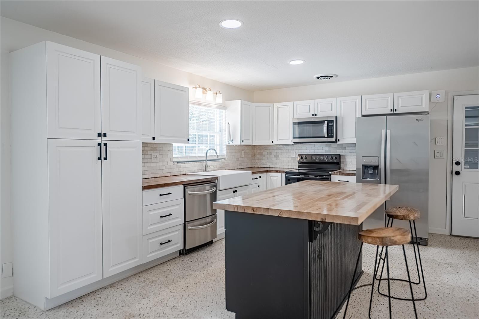 3880 CLEVELAND HEIGHTS BLVD, LAKELAND, FL, 33813