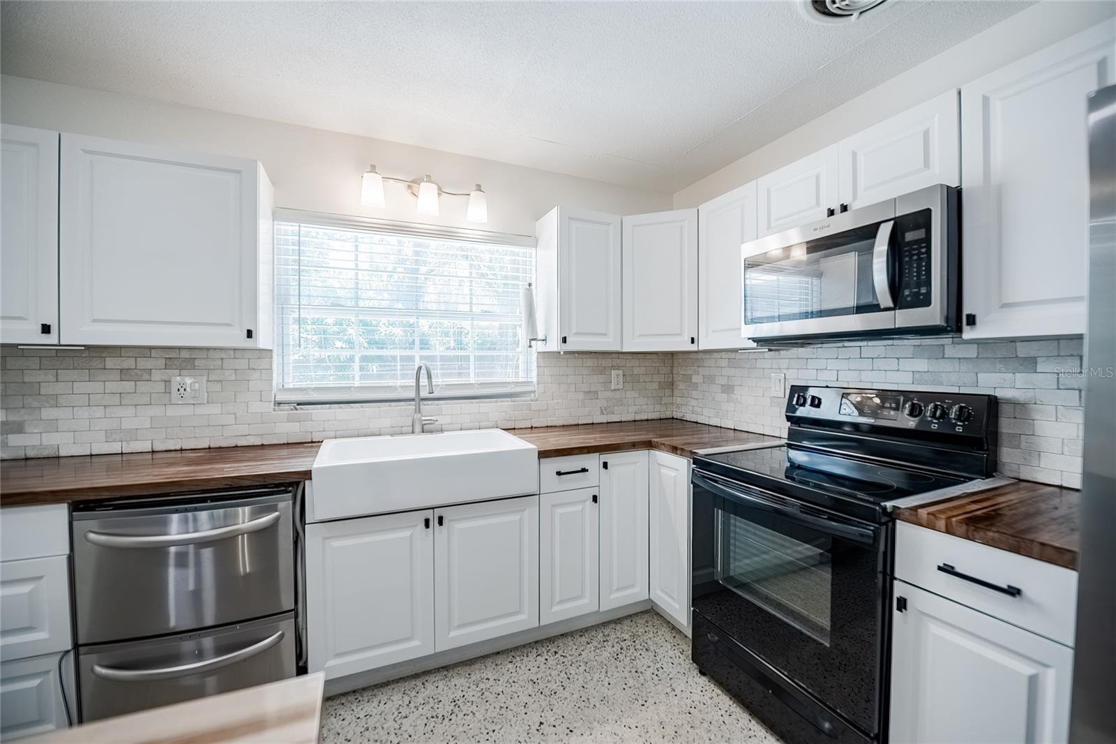 3880 CLEVELAND HEIGHTS BLVD, LAKELAND, FL, 33813