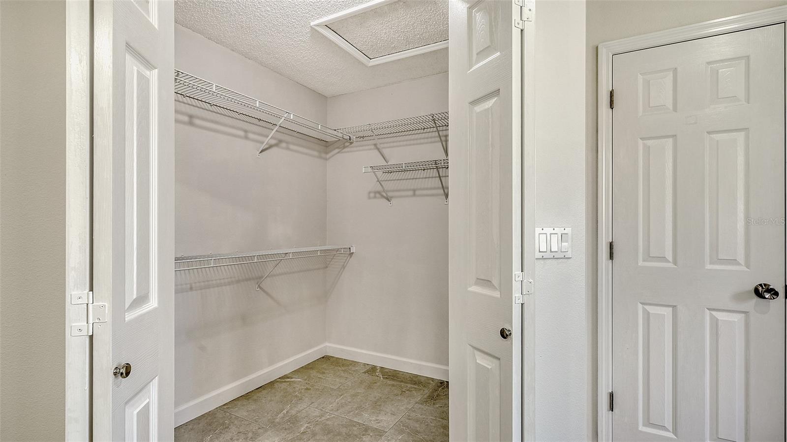 A4649972 Property Photo
