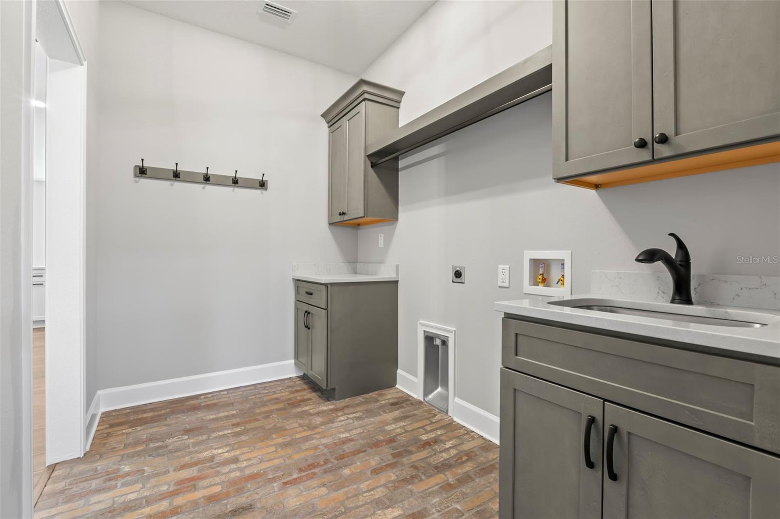 16431 PENN STATE RD, WEEKI WACHEE, FL, 34614