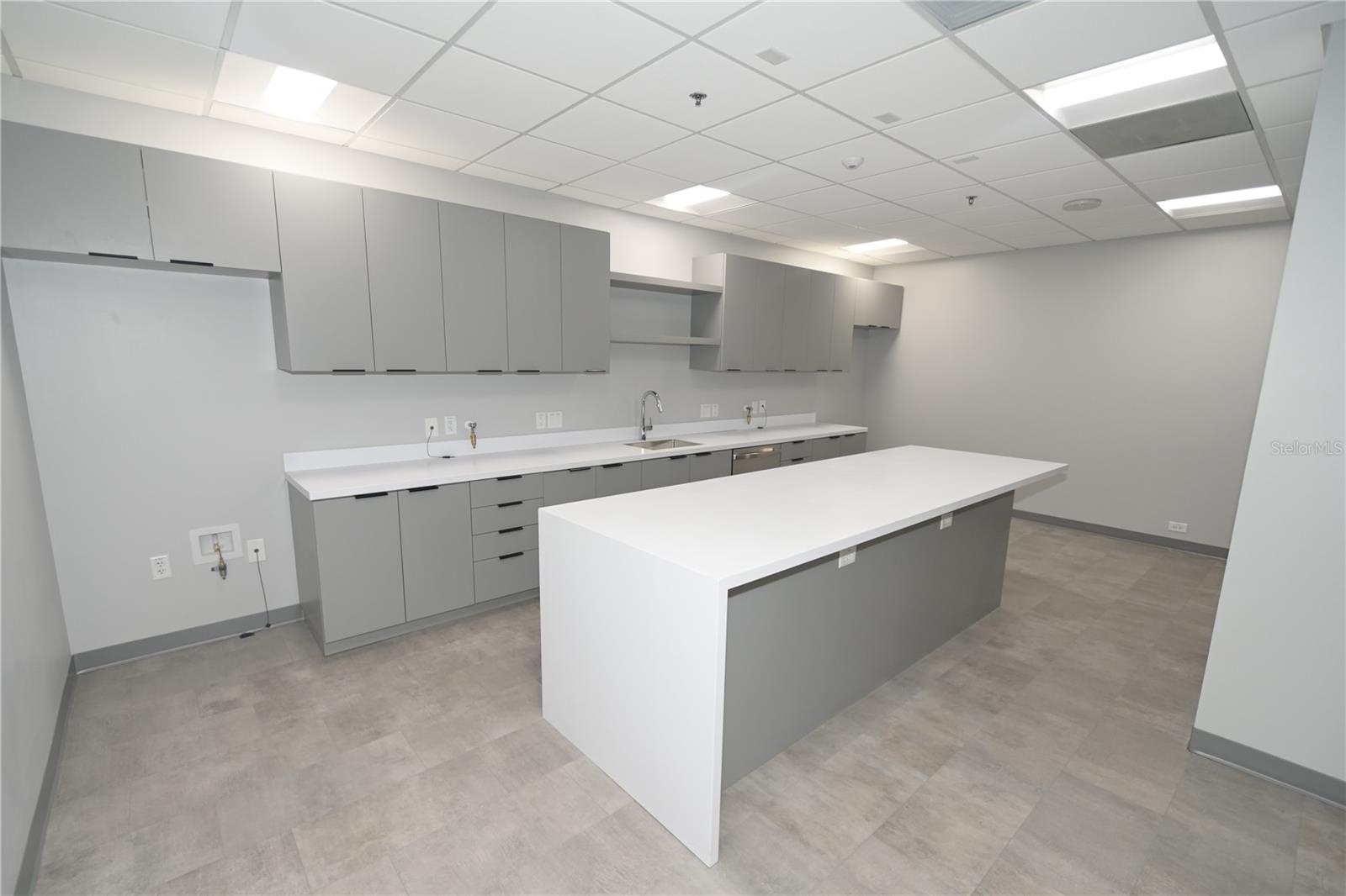 225 E ROBINSON ST, ORLANDO, FL, 32801