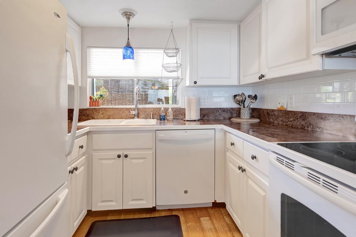 600 MANATEE AVE #111, HOLMES BEACH, FL, 34217