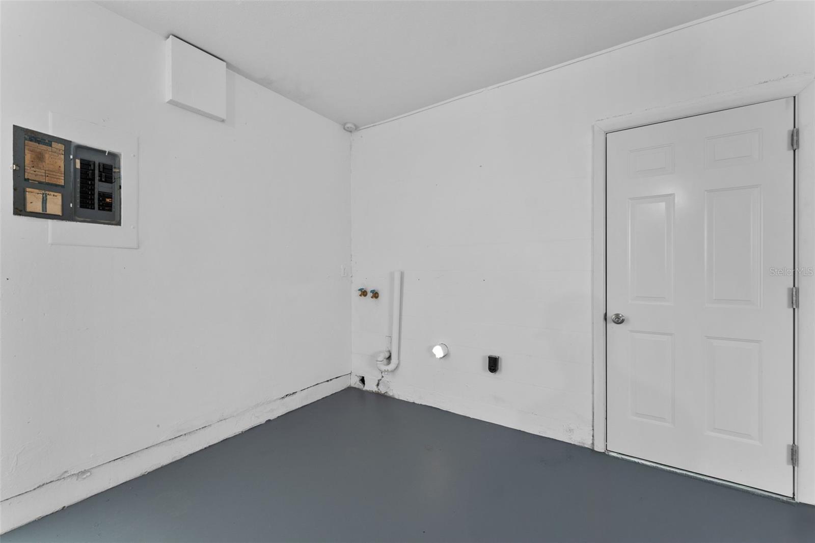 7105 N WHITTIER ST, TAMPA, FL, 33617