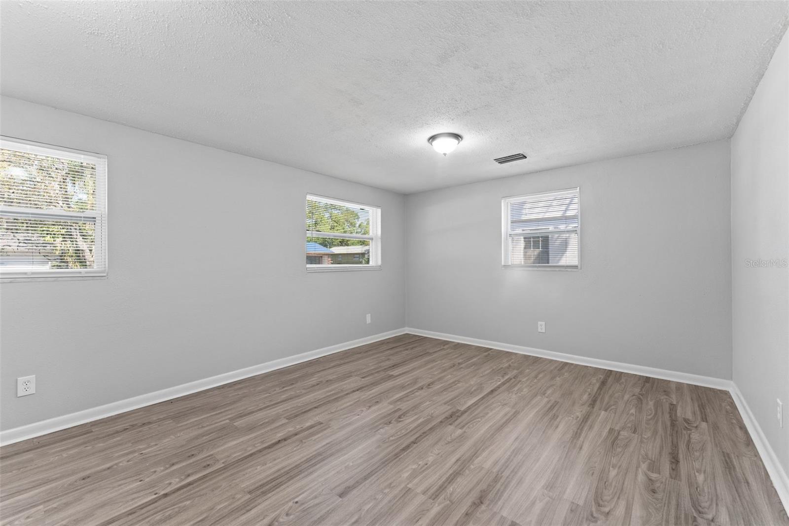 7105 N WHITTIER ST, TAMPA, FL, 33617