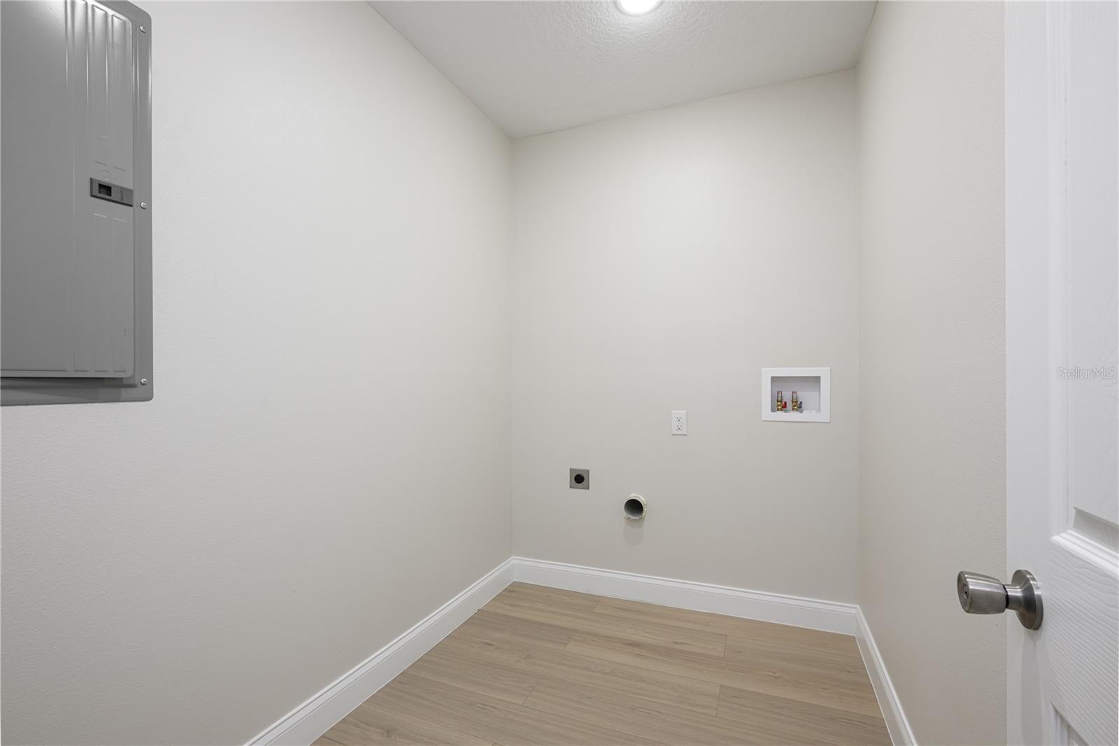 504 E HOWRY AVE, DELAND, FL, 32724