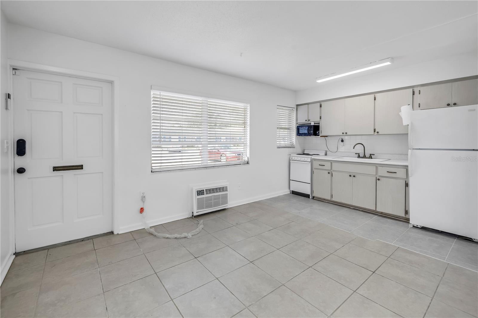 4444 SWIFT RD #25, SARASOTA, FL, 34231