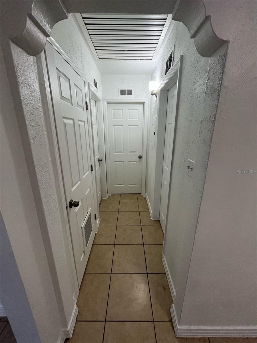 1013 E LAKE AVE, TAMPA, FL, 33605