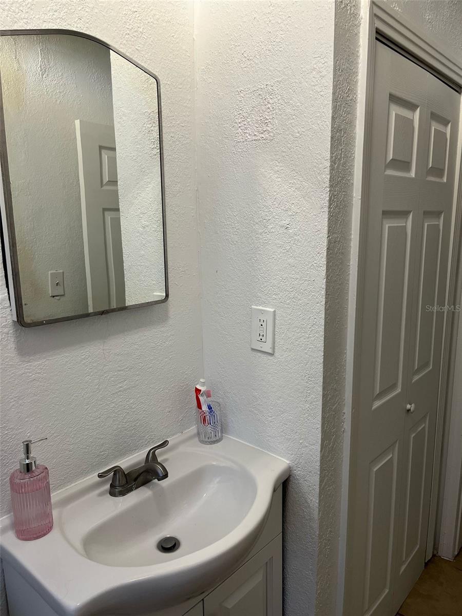 1013 E LAKE AVE, TAMPA, FL, 33605