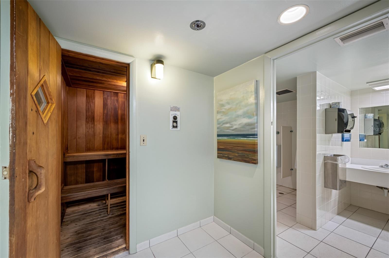 1 KEY CAPRI #608E, TREASURE ISLAND, FL, 33706