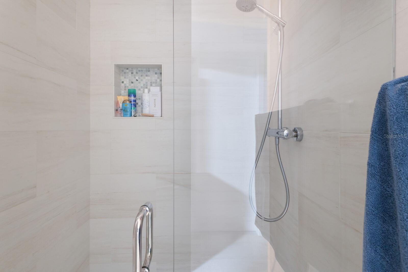 A4650032 Property Photo