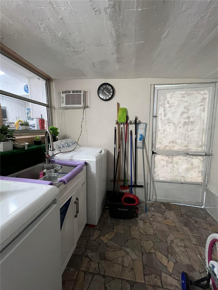 1 W COUNTRY COVE WAY, KISSIMMEE, FL, 34743