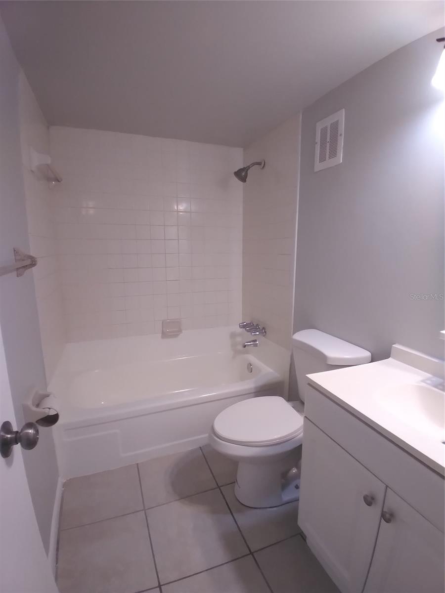 706 W DIXIE AVE #17, LEESBURG, FL, 34748