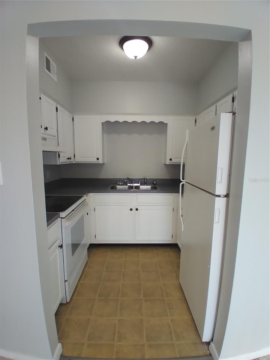 706 W DIXIE AVE #17, LEESBURG, FL, 34748