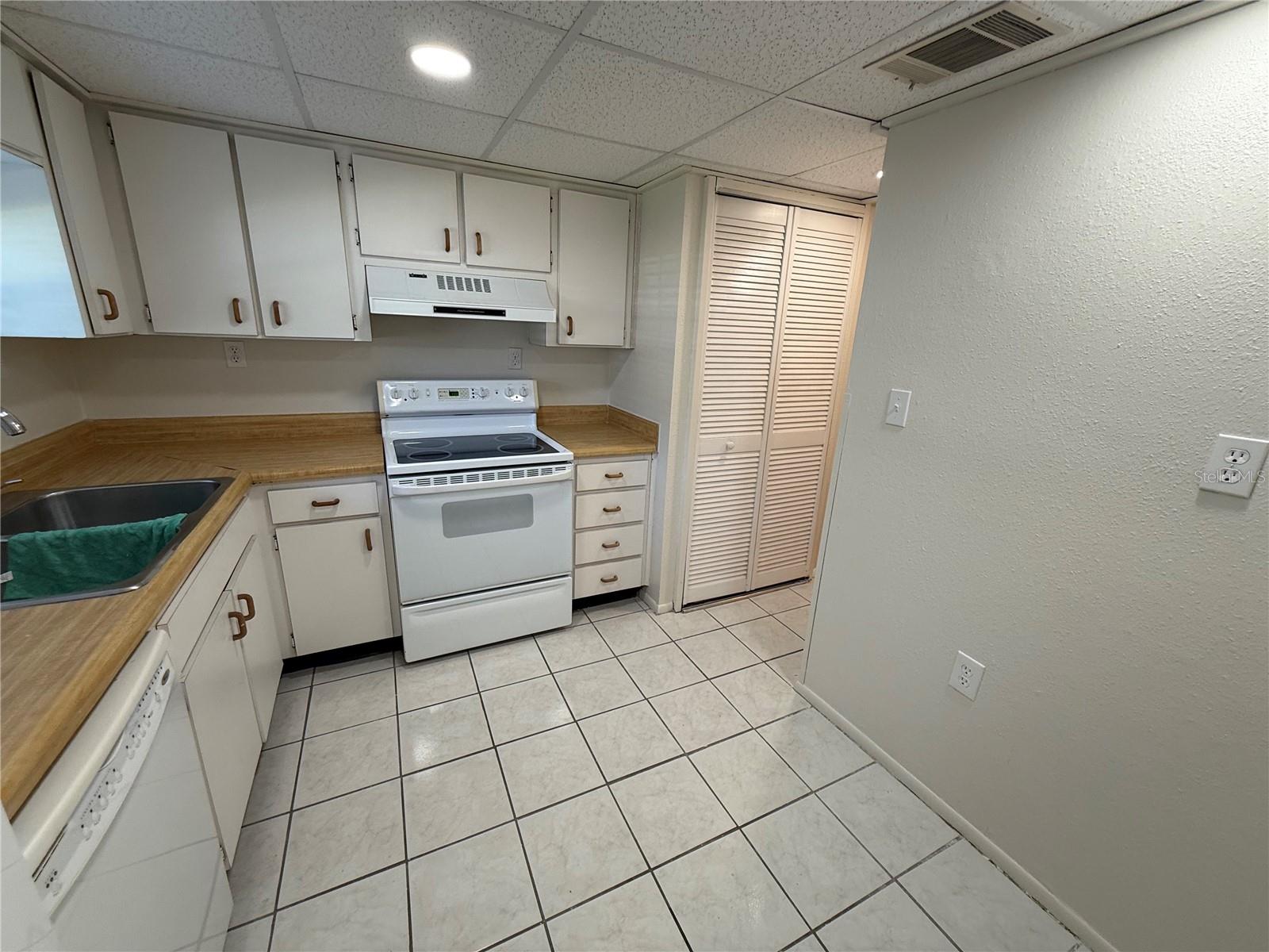 TB8377960 Property Photo