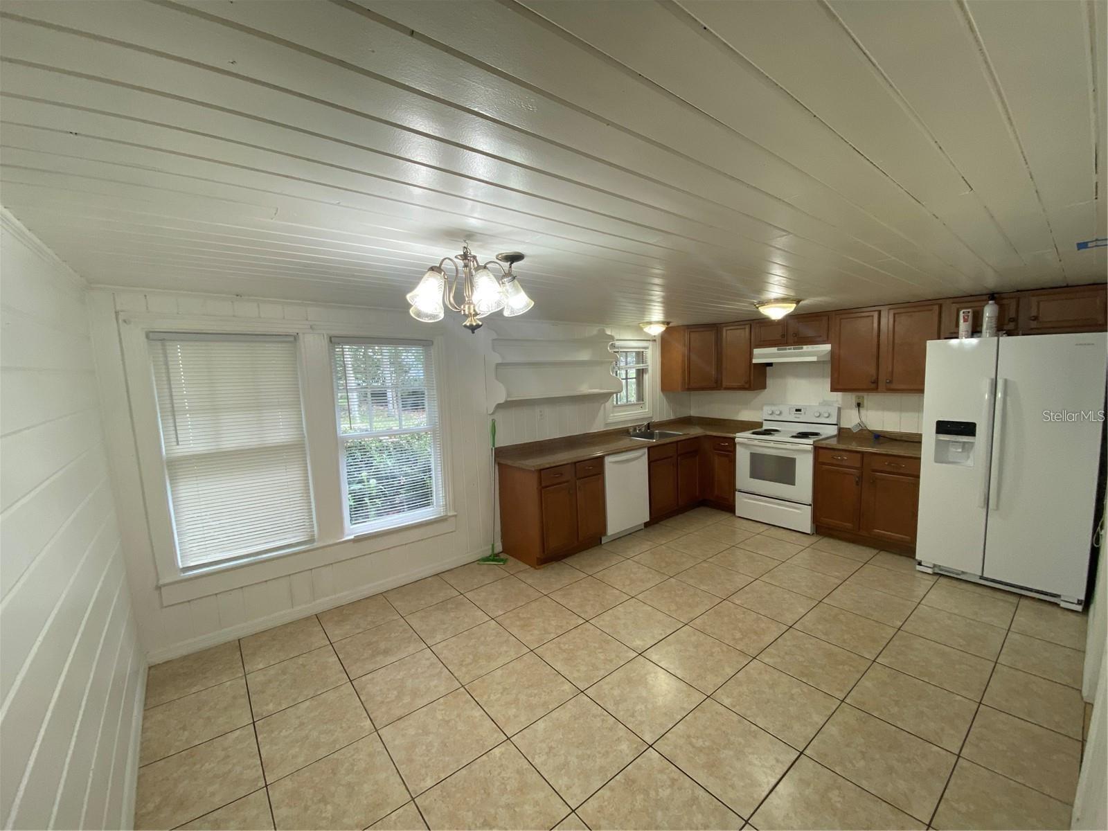 209 W 3RD ST, FROSTPROOF, FL, 33843