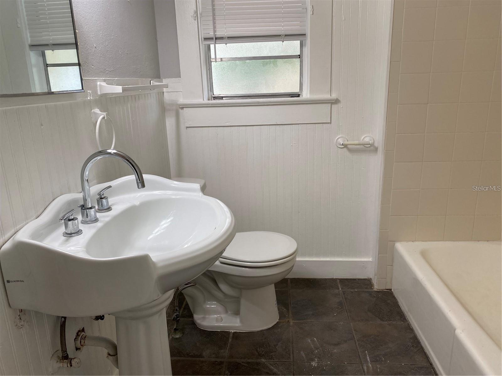 209 W 3RD ST, FROSTPROOF, FL, 33843