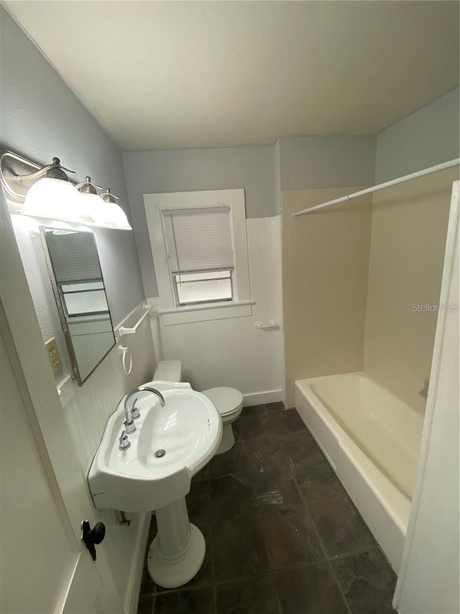 209 W 3RD ST, FROSTPROOF, FL, 33843