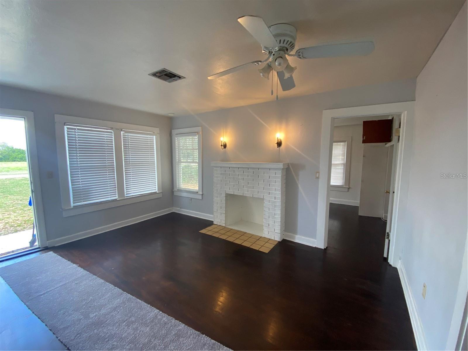 209 W 3RD ST, FROSTPROOF, FL, 33843