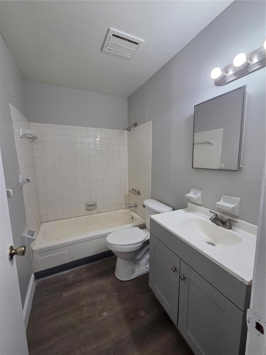 200 CHURCH ST #D2, LEESBURG, FL, 34748