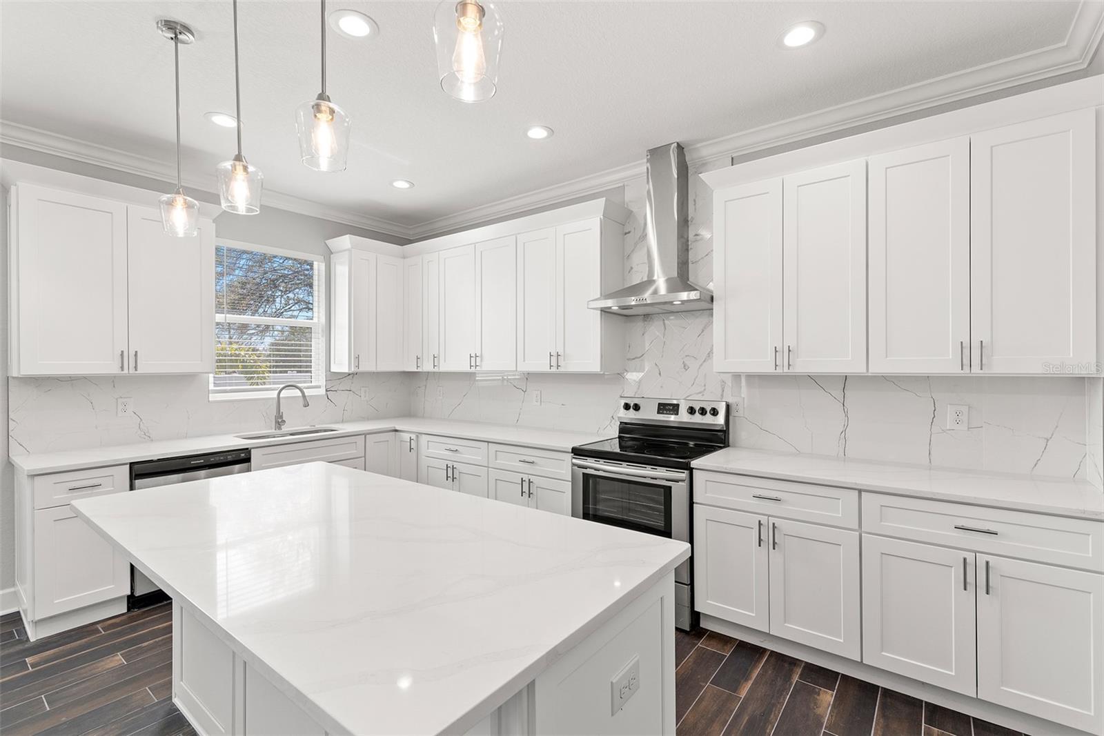 2124 W BEACH ST, TAMPA, FL, 33607