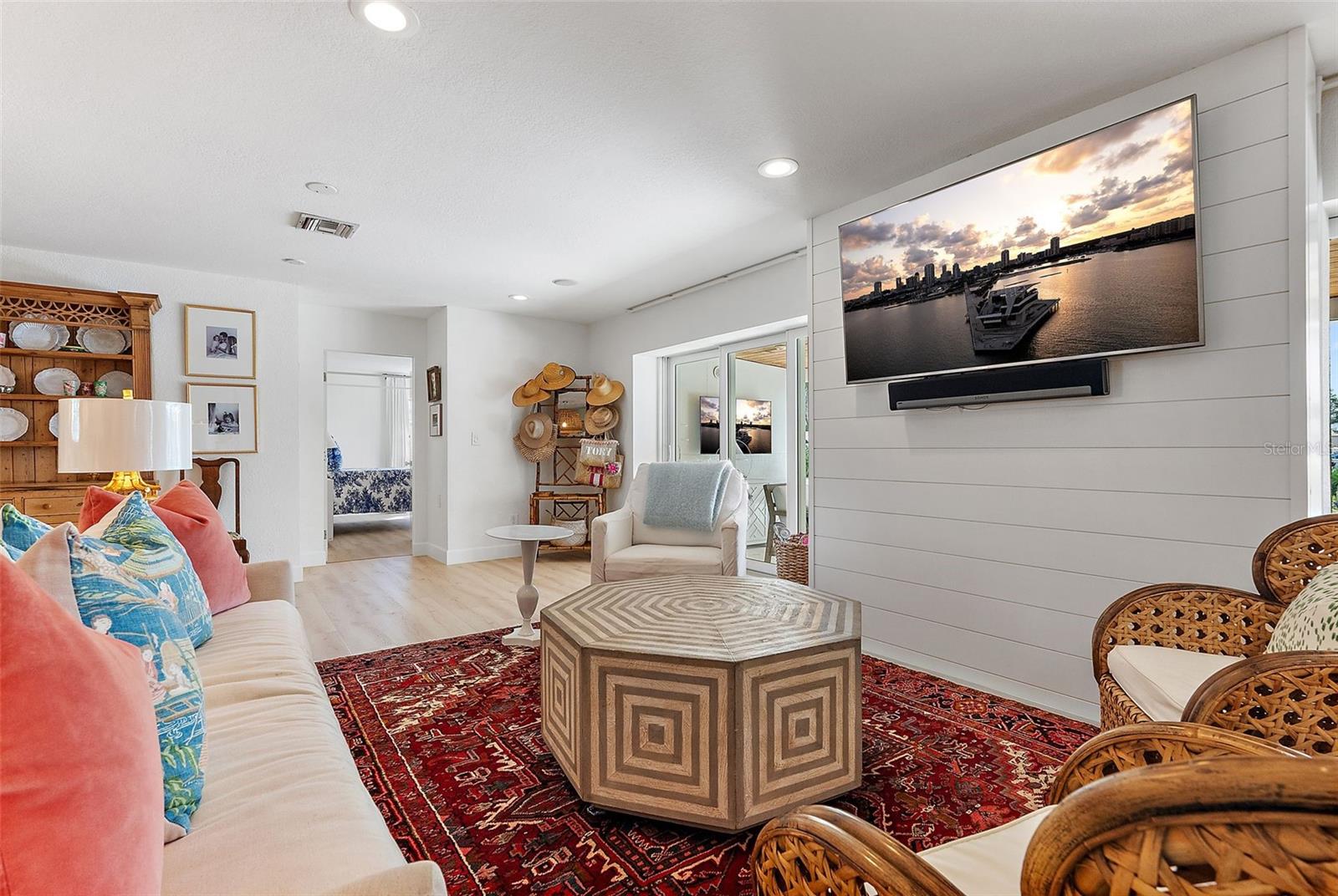 1112 38TH AVE NE, ST PETERSBURG, FL, 33704