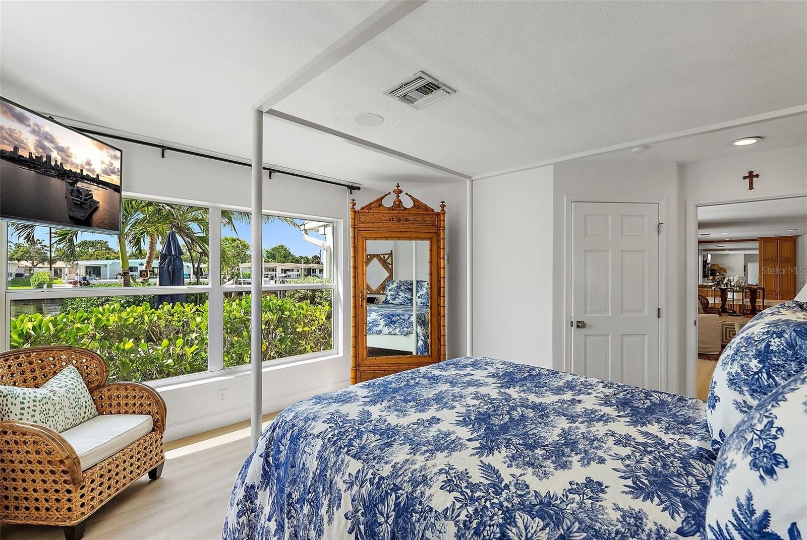 1112 38TH AVE NE, ST PETERSBURG, FL, 33704