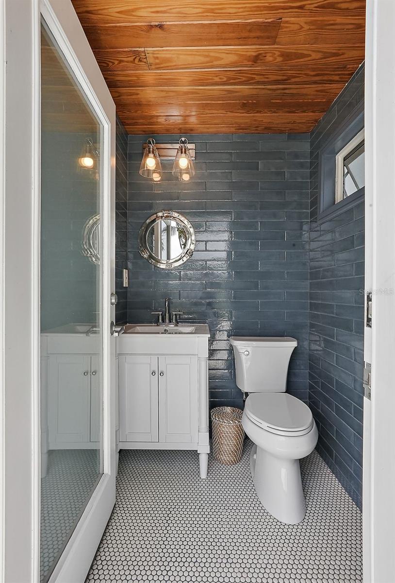 1112 38TH AVE NE, ST PETERSBURG, FL, 33704