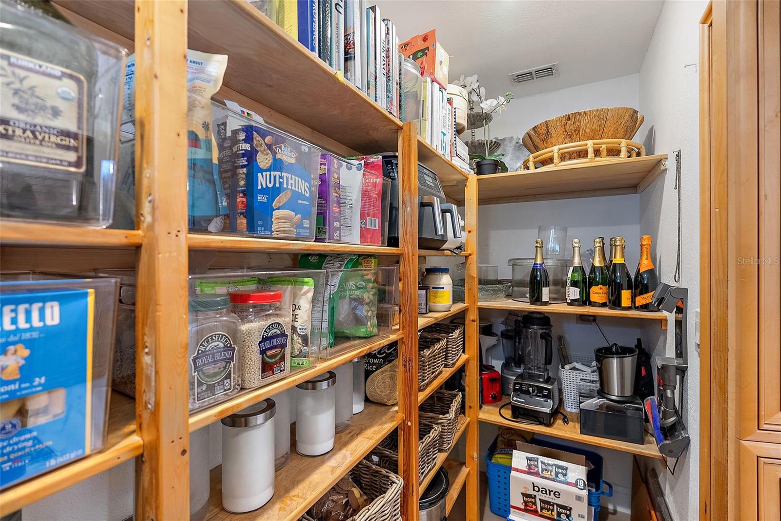 1112 38TH AVE NE, ST PETERSBURG, FL, 33704