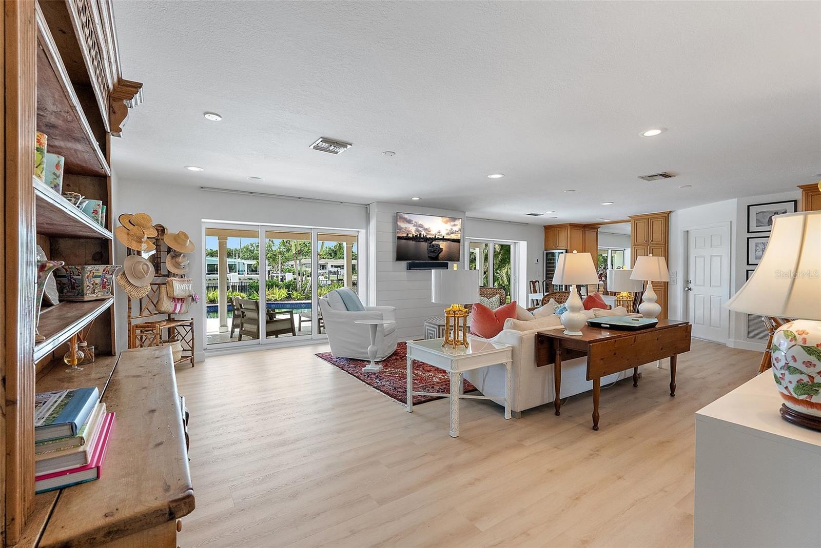 1112 38TH AVE NE, ST PETERSBURG, FL, 33704