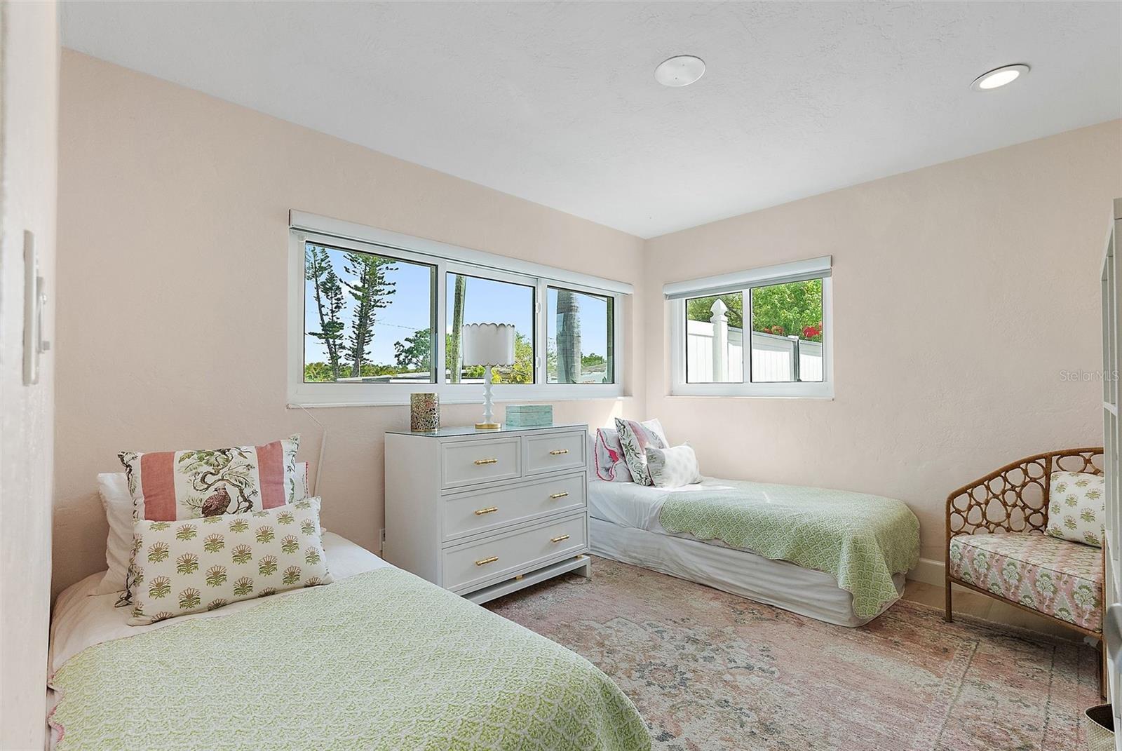 1112 38TH AVE NE, ST PETERSBURG, FL, 33704