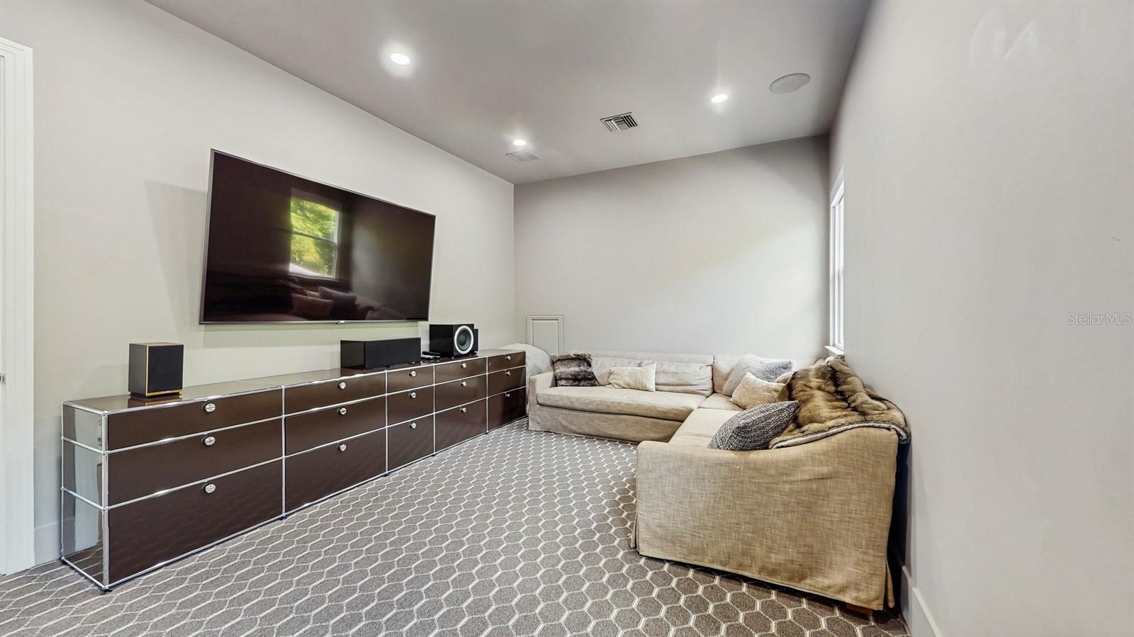 O6302616 Property Photo