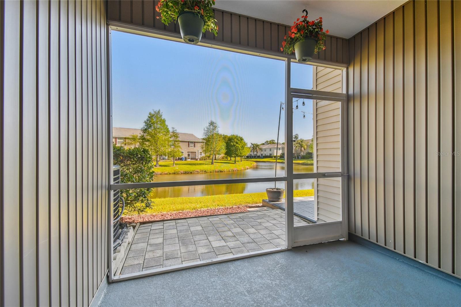 12443 COUNTRY WHITE CIR, TAMPA, FL, 33635