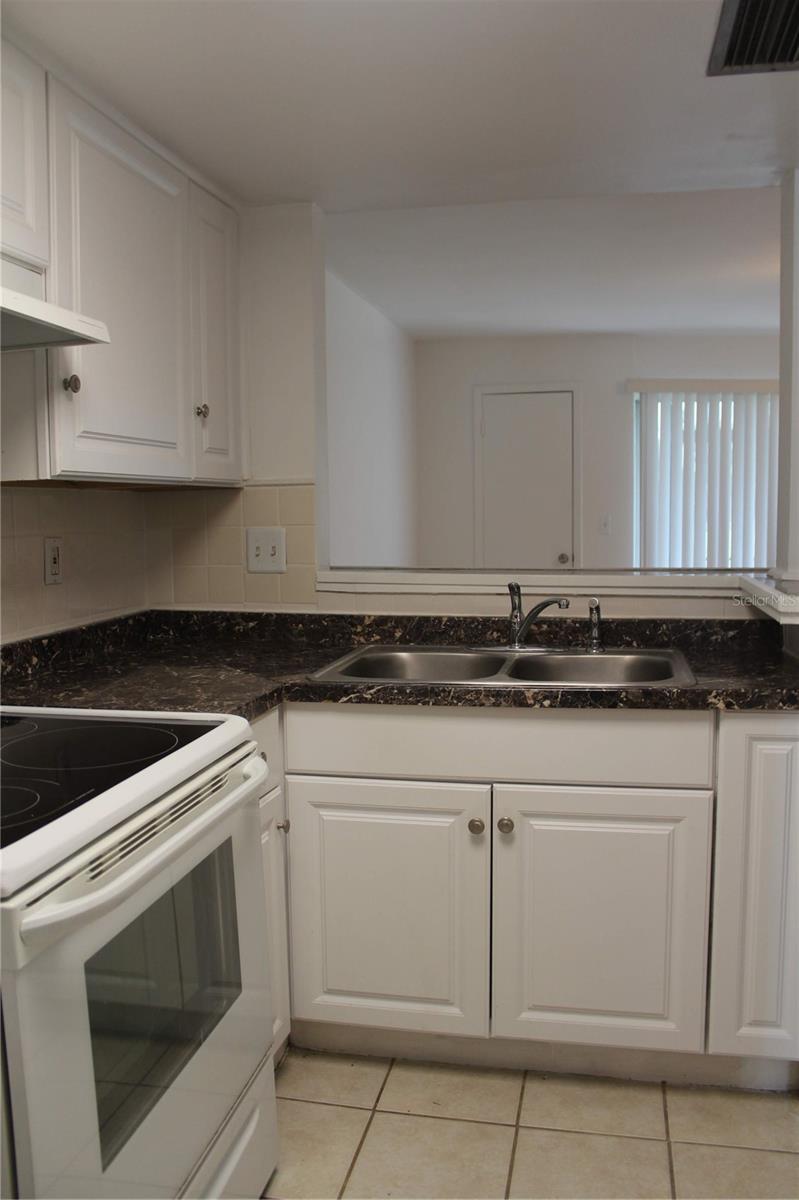 3832 N LAKE DR #116, TAMPA, FL, 33614