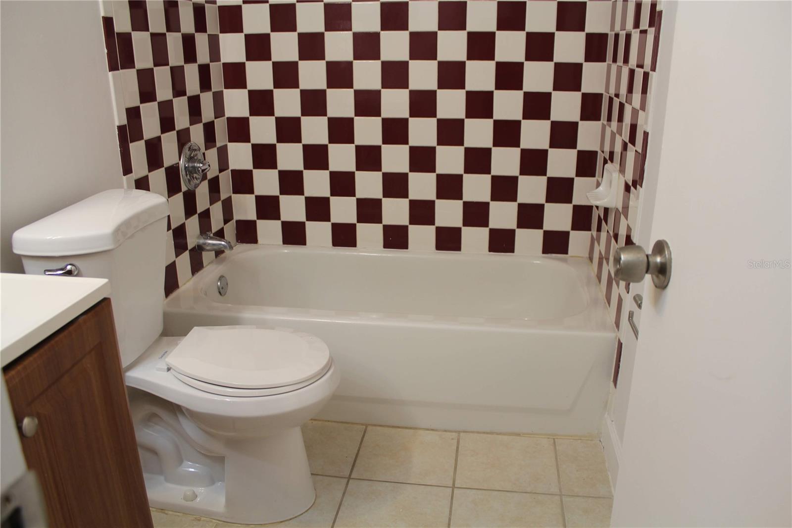 3832 N LAKE DR #116, TAMPA, FL, 33614