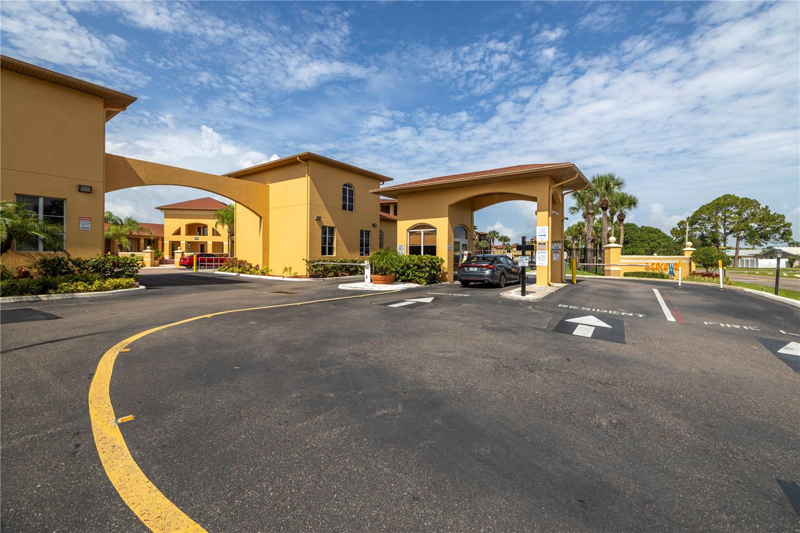 4333 BAYSIDE VILLAGE DR #214, TAMPA, FL, 33615