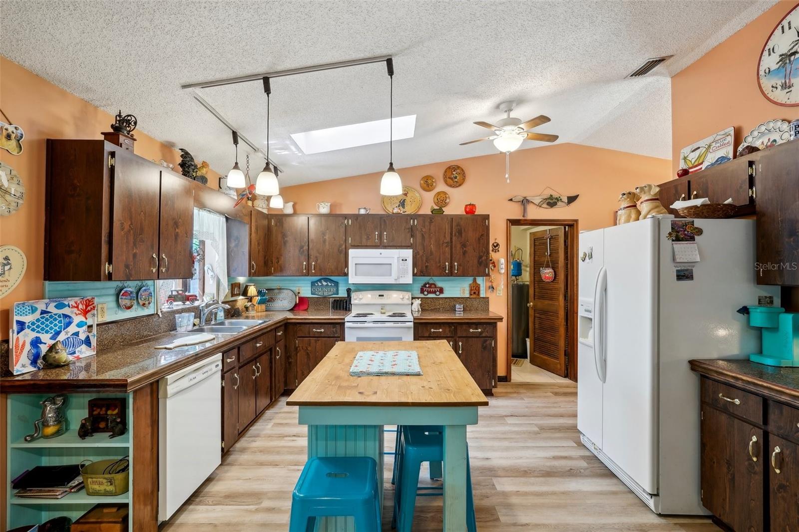 48 AZALEE AVE, INGLIS, FL, 34449