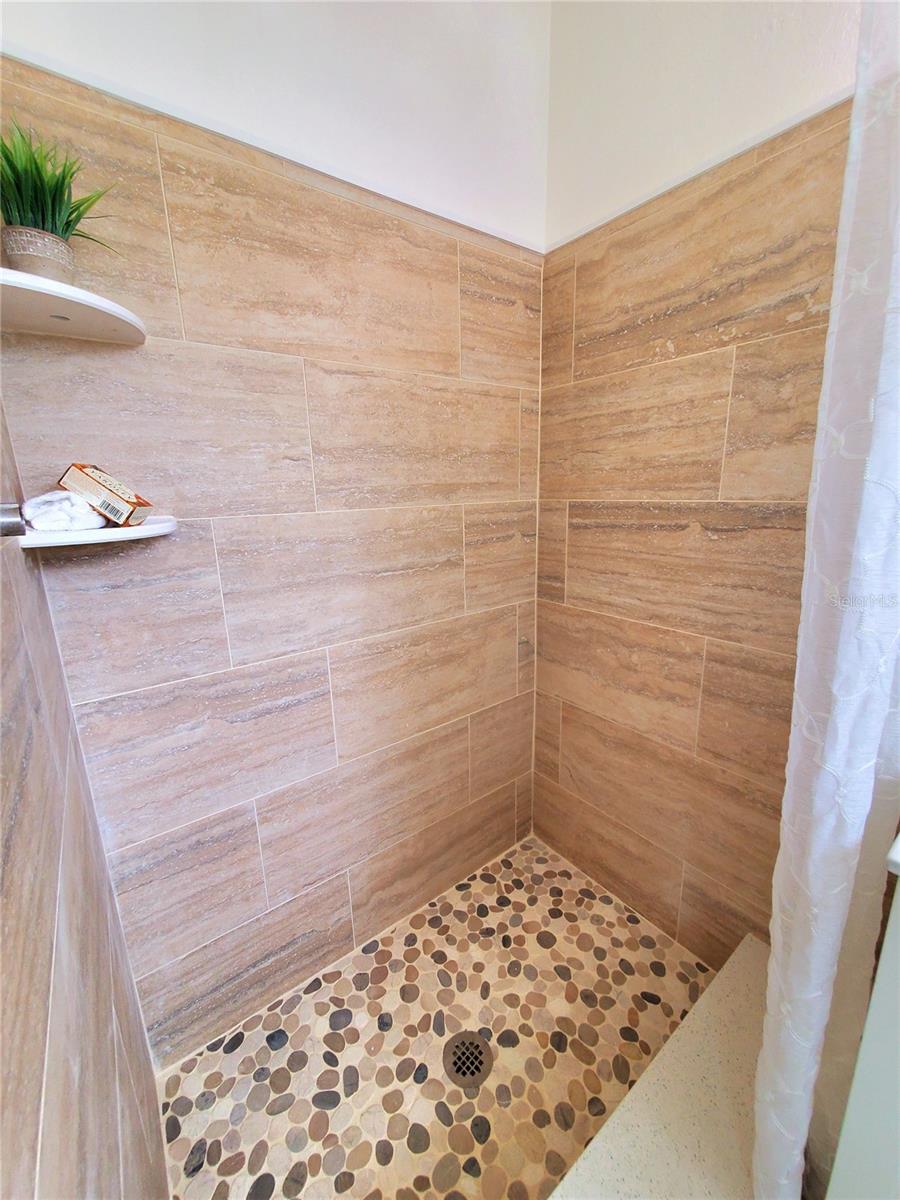 2172 UNIVERSITY DR S, CLEARWATER, FL, 33764