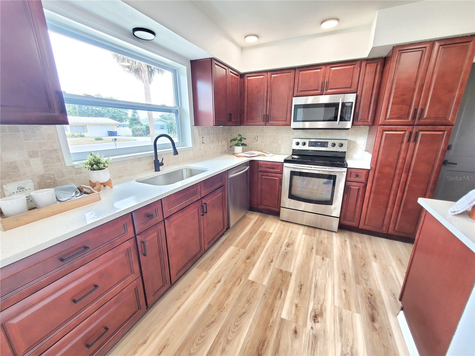 2172 UNIVERSITY DR S, CLEARWATER, FL, 33764