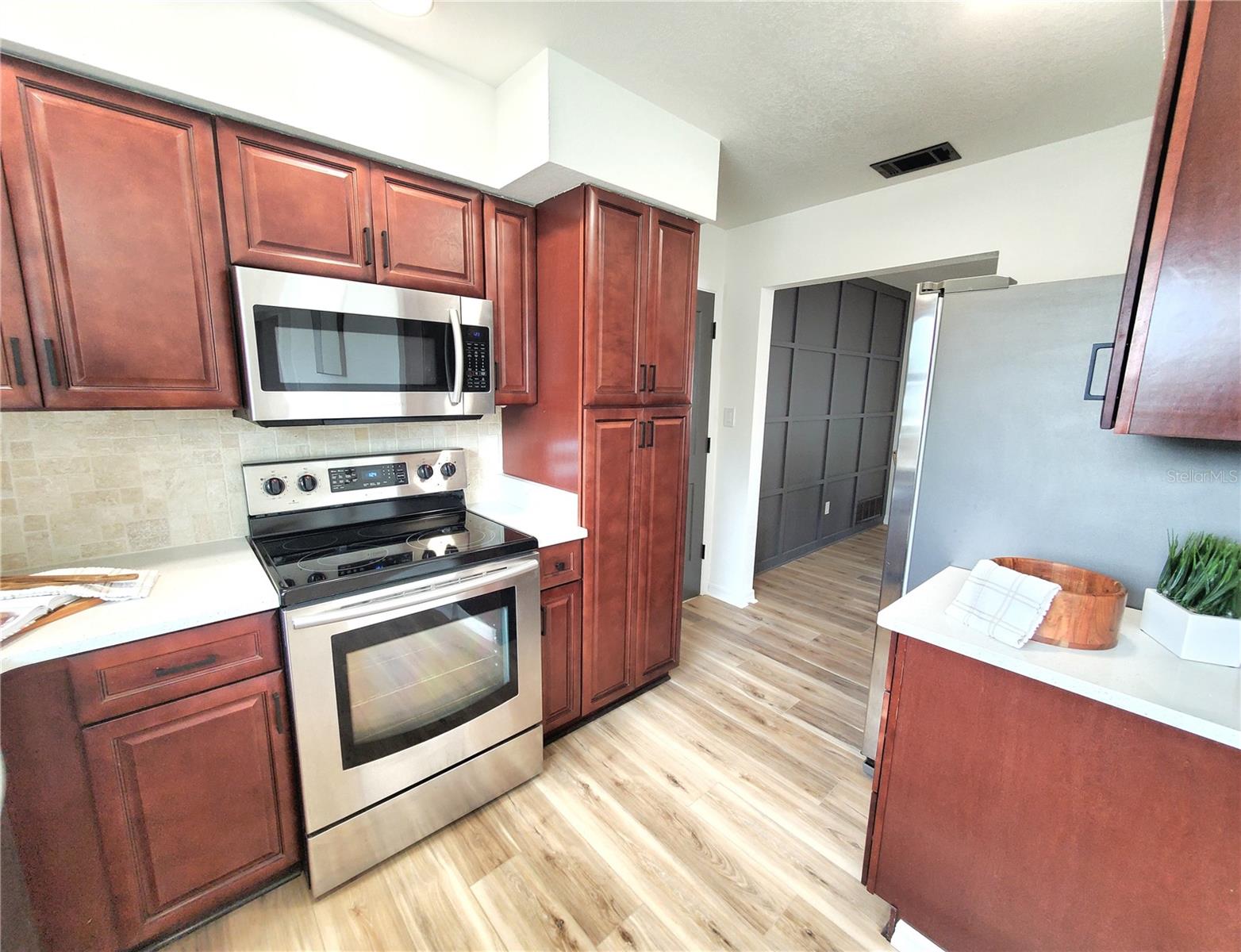 2172 UNIVERSITY DR S, CLEARWATER, FL, 33764