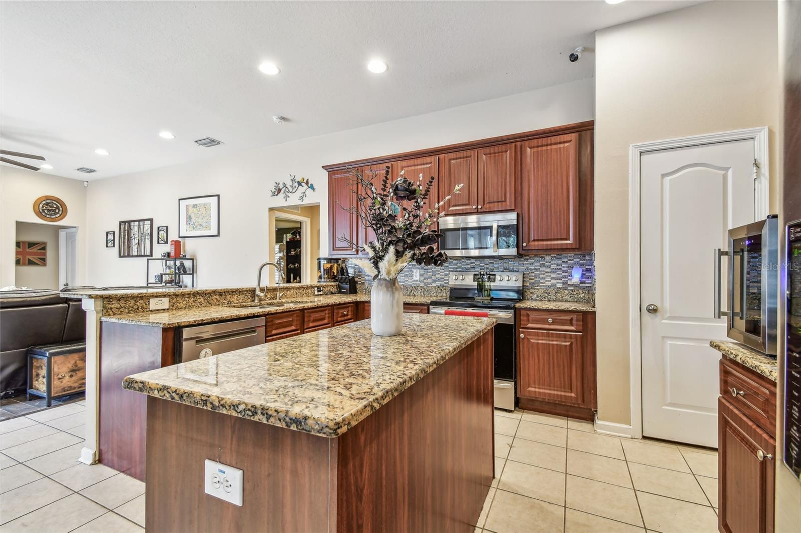 1939 HEARTLAND CIR, VALRICO, FL, 33594